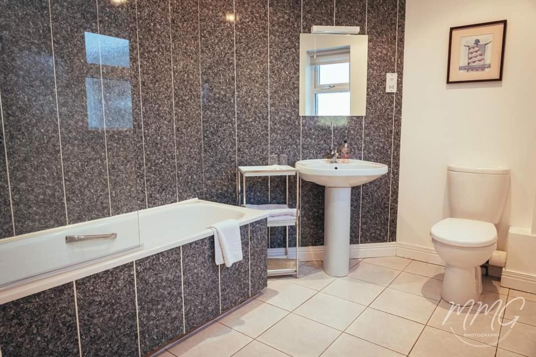 Aaranmore Lodge Guest House Portrush Buitenkant foto
