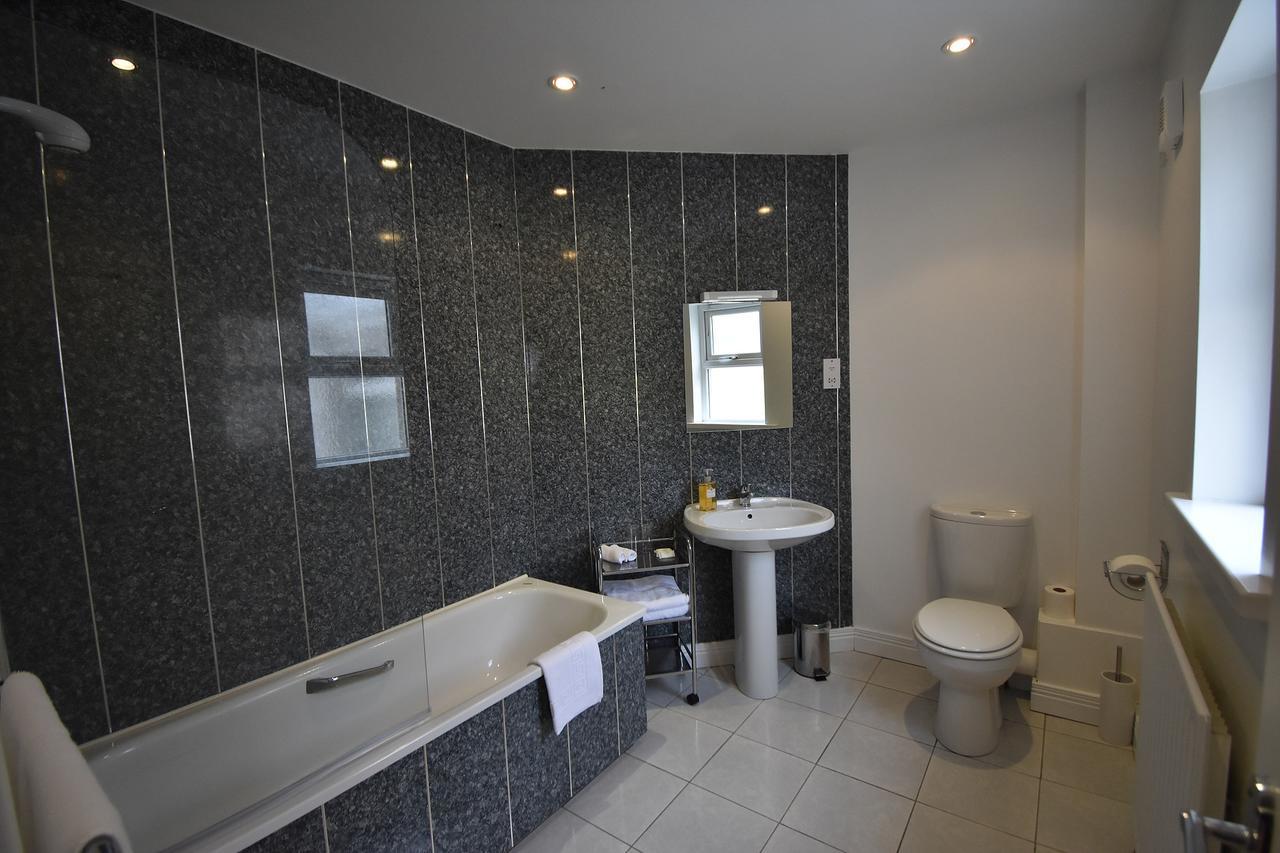 Aaranmore Lodge Guest House Portrush Buitenkant foto